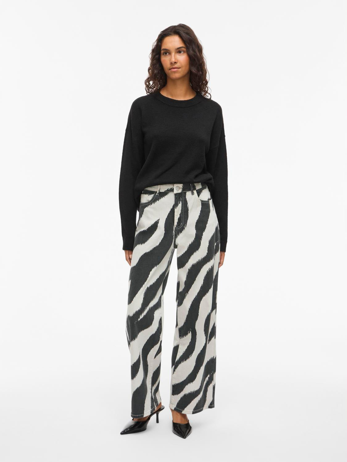 model_shot-front_full